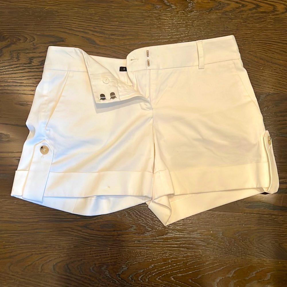 Women’s theory white Cotten shorts size 4